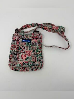 KAVU Keeper Bag Adjustable Crossbody Strap in Pattered Canvas